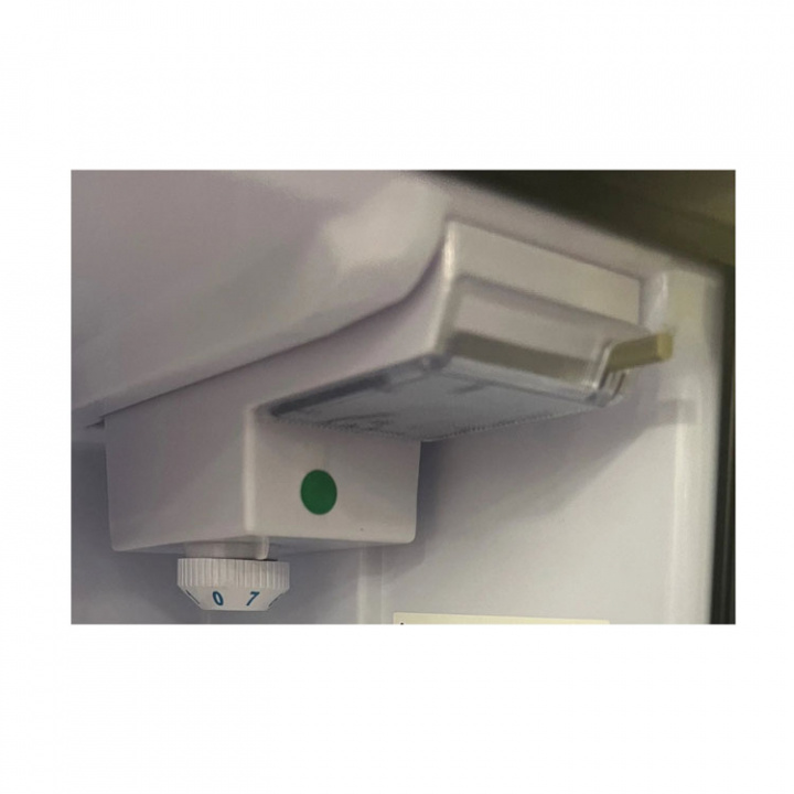 Innerbelysnings Kylskåp Med Hus Och Lampa